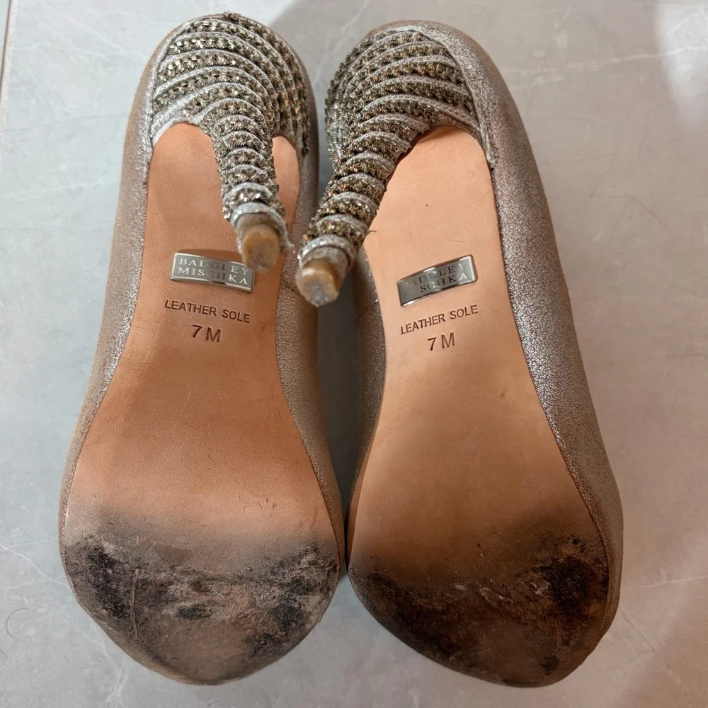 Badgley Mischka Glittering Gold Peep-Toe with rhinestone Heels 7 women’s